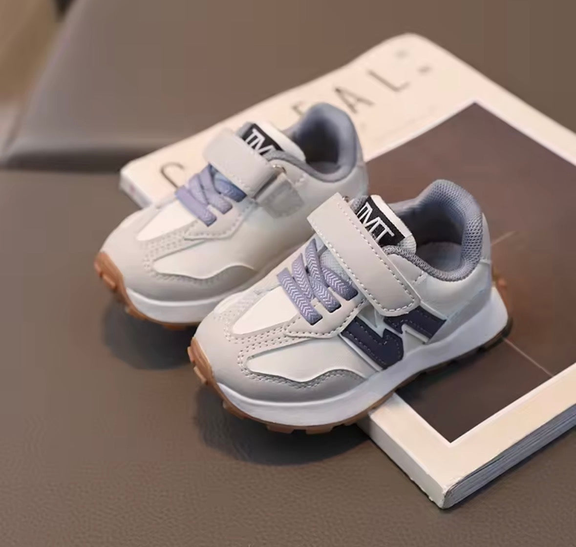 Zapatillas Deportivas Infantiles de Cuero – Suela Blanda y Antideslizante