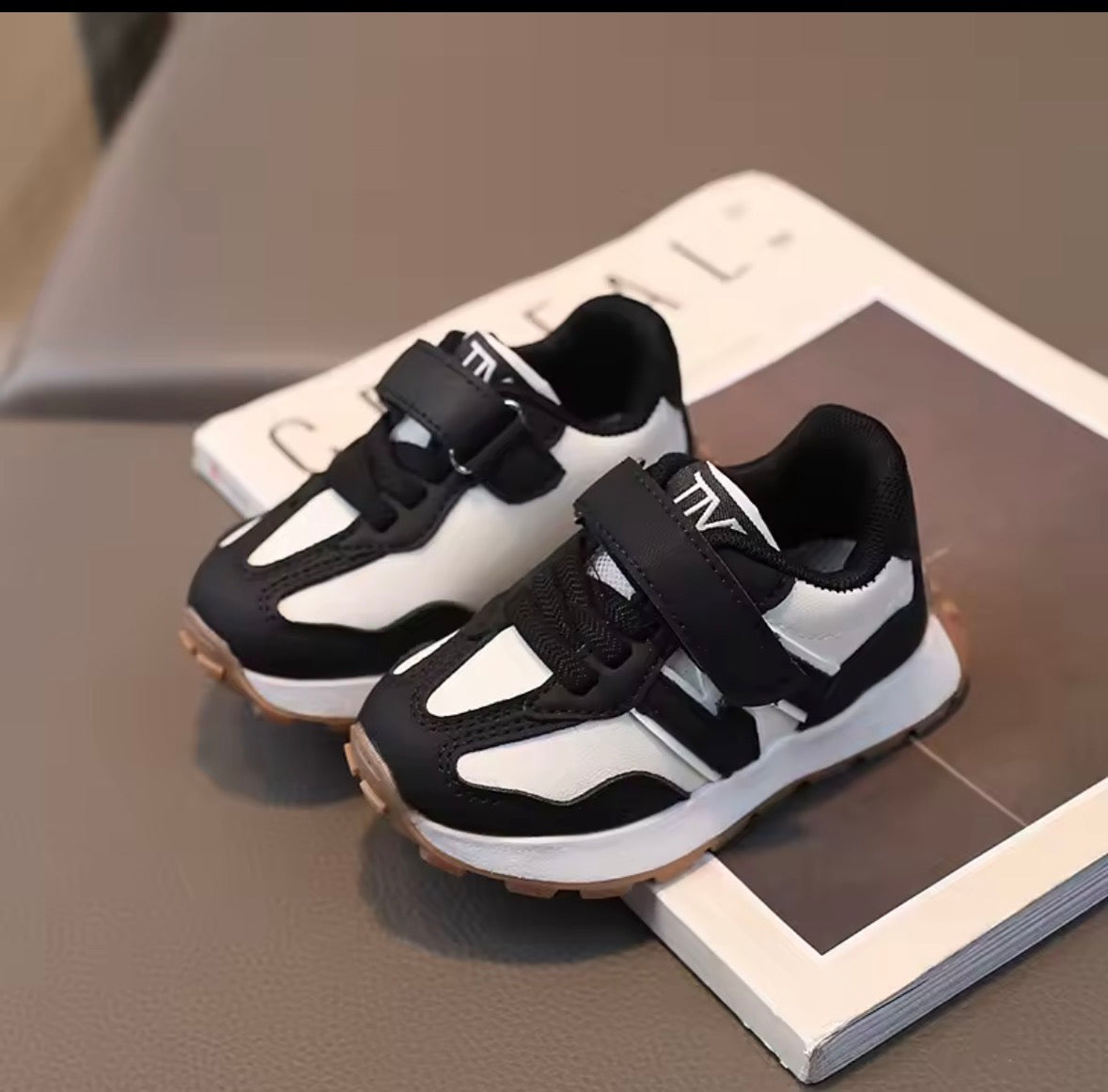 Zapatillas Deportivas Infantiles de Cuero – Suela Blanda y Antideslizante